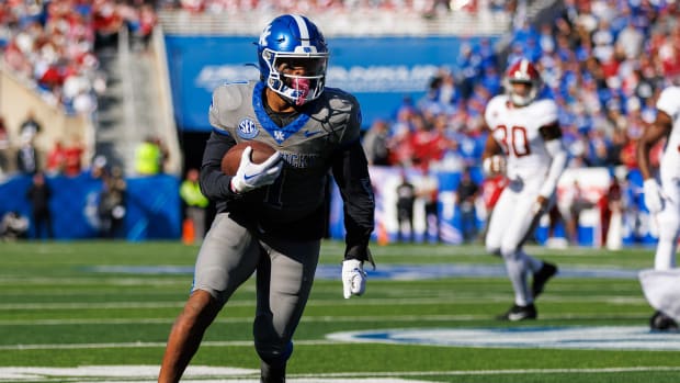 Nov 11, 2023; Lexington, Kentucky, USA; Kentucky Wildcats running back Ray Davis (1) runs the ball during the second quarter against the Alabama Crimson Tide at Kroger Field. Mandatory Credit: Jordan Prather-USA TODAY Sports